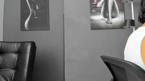 Snapshot of karlyjons_ chatting on April 11, 4:33 pm online show from April 11, 4:33 pm