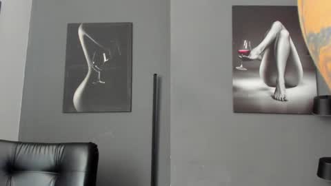 Snapshot of karlyjons_ chatting on June 19, 6:56 pm online show from June 19, 6:56 pm