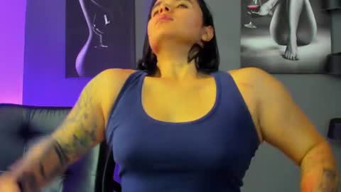 Snapshot of karlyjons_ chatting on June 30, 5:25 pm online show from June 30, 5:25 pm