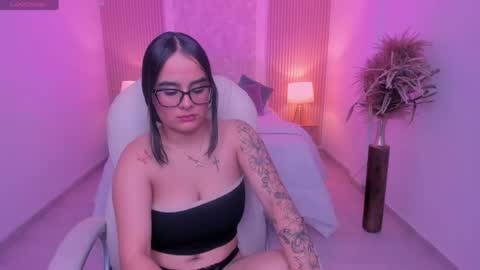 Snapshot of karol_priston chatting on April 21, 3:13 am karol_priston online show from April 21, 3:13 am
