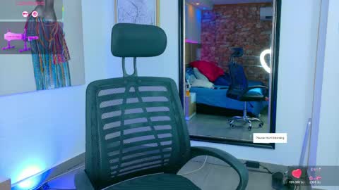 KAROL SCOTT online show from April 1, 9:01 pm