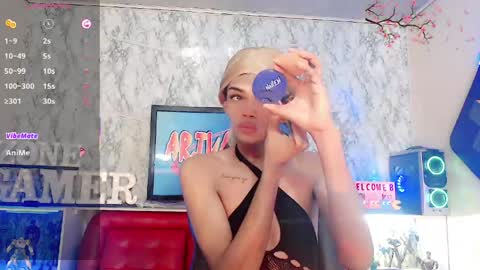 Snapshot of karol_vanessa__ chatting on April 30, 11:49 am karol Vanessa online show from April 30, 11:49 am