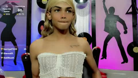 Snapshot of karol_vanessa__ chatting on May 24, 10:15 pm karol Vanessa online show from May 24, 10:15 pm