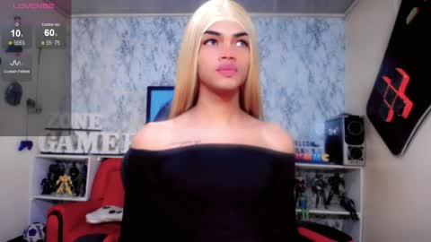 Snapshot of karol_vanessa__ chatting on June 1, 11:23 am karol Vanessa online show from June 1, 11:23 am