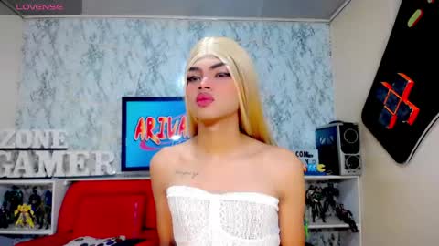 Snapshot of karol_vanessa__ chatting on June 4, 11:16 am karol Vanessa online show from June 4, 11:16 am