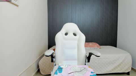 Snapshot of karola_cute_ chatting on April 23, 10:25 am katalina online show from April 23, 10:25 am