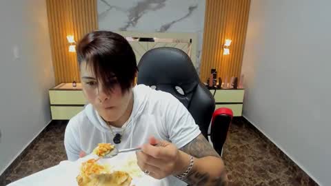 Karol and Luna online show from February 17, 7:42 pm