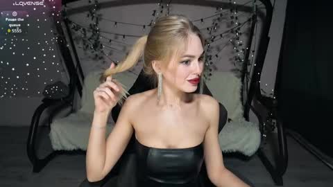 KarolinaHayes online show from April 10, 6:34 pm