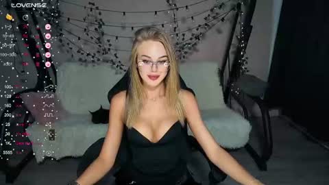 Snapshot of karolinahayes chatting on July 7, 4:33 pm KarolinaHayes online show from July 7, 4:33 pm