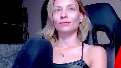 Snapshot of karoline121 chatting on October 7, 9:34 pm karoline121 online show from October 7, 9:34 pm
