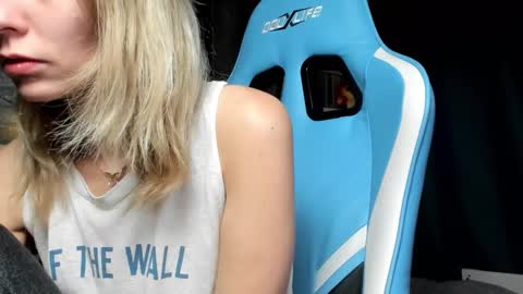 karoline121 online show from December 17, 9:10 pm