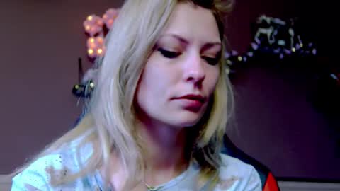 karoline121 online show from December 20, 10:00 am