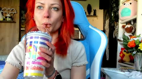 karoline121 online show from April 5, 8:00 am