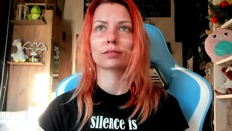 Snapshot of karoline121 chatting on April 18, 4:11 pm karoline121 online show from April 18, 4:11 pm