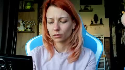 Snapshot of karoline121 chatting on April 23, 5:30 am karoline121 online show from April 23, 5:30 am