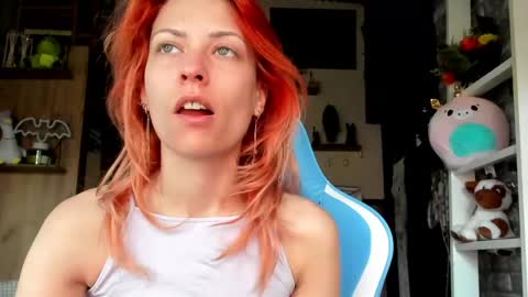 Snapshot of karoline121 chatting on April 24, 3:42 am karoline121 online show from April 24, 3:42 am