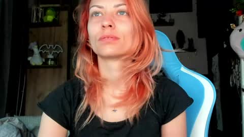 Snapshot of karoline121 chatting on April 26, 3:15 am karoline121 online show from April 26, 3:15 am