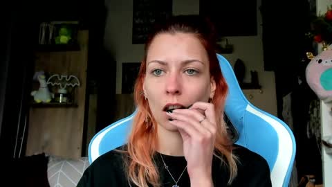 Snapshot of karoline121 chatting on April 29, 5:00 am karoline121 online show from April 29, 5:00 am