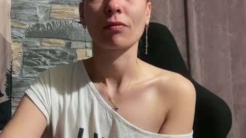 Snapshot of karoline121 chatting on May 2, 7:19 pm karoline121 online show from May 2, 7:19 pm