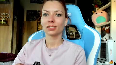 Snapshot of karoline121 chatting on May 5, 4:20 am karoline121 online show from May 5, 4:20 am