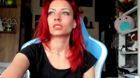 Snapshot of karoline121 chatting on May 9, 4:06 am karoline121 online show from May 9, 4:06 am