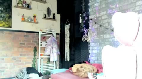 Snapshot of karoline121 chatting on May 26, 3:35 am karoline121 online show from May 26, 3:35 am