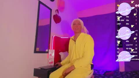 Snapshot of karoll_scoott chatting on November 27, 11:34 am karol online show from November 27, 11:34 am