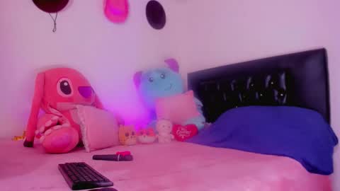 Snapshot of karoll_scoott chatting on February 22, 3:54 pm karol online show from February 22, 3:54 pm