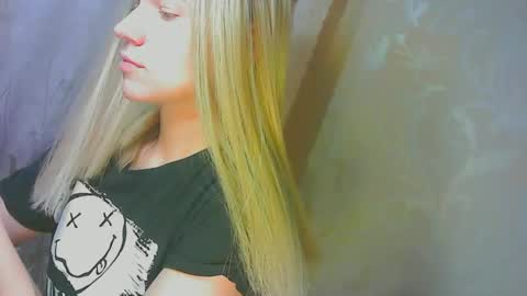 Snapshot of karolynafox chatting on September 20, 8:37 am Caroline Fox online show from September 20, 8:37 am