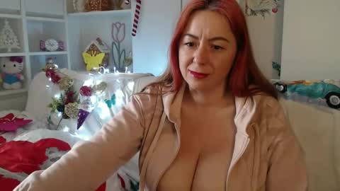 karolynesyera online show from February 14, 2:44 pm
