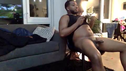 Snapshot of kashofficials chatting on February 20, 6:39 am Kashofficials online show from February 20, 6:39 am