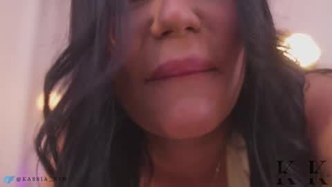 Snapshot of kassia_kim chatting on April 22, 4:37 am Kassia online show from April 22, 4:37 am