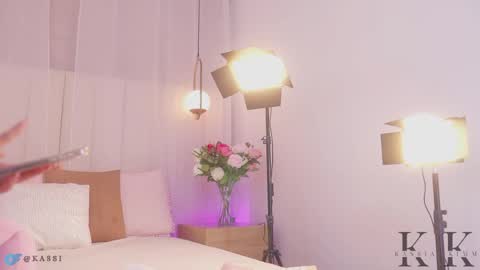 Snapshot of kassia_kim chatting on April 27, 5:27 am Kassia online show from April 27, 5:27 am