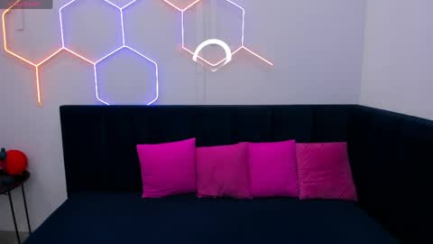 kat__cat online show from April 14, 1:33 am