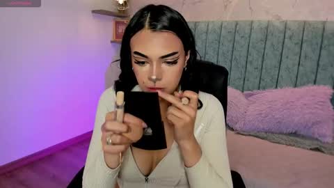 Snapshot of kat_blake chatting on October 11, 6:45 am kat_blake online show from October 11, 6:45 am