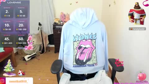 Snapshot of kat_ly_chan chatting on December 3, 1:08 am Kat       online show from December 3, 1:08 am