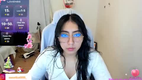 Snapshot of kat_ly_chan chatting on December 17, 3:39 pm Kat       online show from December 17, 3:39 pm