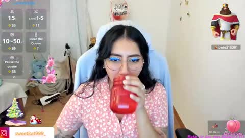 Snapshot of kat_ly_chan chatting on December 18, 5:31 pm Kat       online show from December 18, 5:31 pm