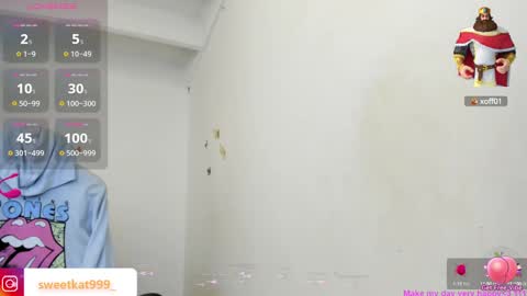 Snapshot of kat_ly_chan chatting on February 1, 4:11 pm Kat       online show from February 1, 4:11 pm