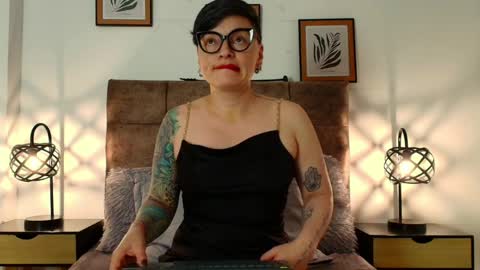 kat paradisse online show from April 26, 2:42 am