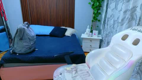 kate online show from April 18, 8:53 pm