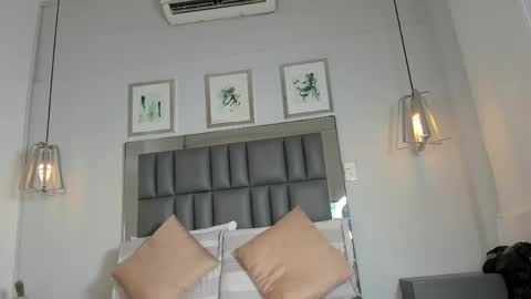Snapshot of kataleya_west chatting on May 23, 7:40 pm kataleya_west online show from May 23, 7:40 pm
