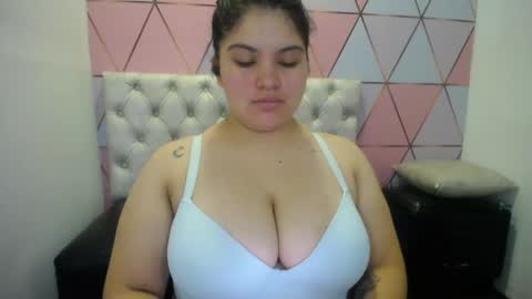 Snapshot of katalina_santana25 chatting on April 29, 5:41 pm katalina santana25 online show from April 29, 5:41 pm