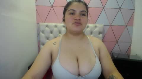 Snapshot of katalina_santana25 chatting on May 29, 8:07 pm katalina santana25 online show from May 29, 8:07 pm