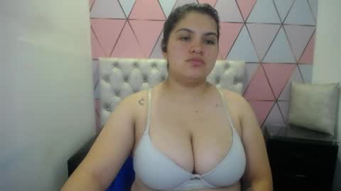 Snapshot of katalina_santana25 chatting on May 30, 8:06 pm katalina santana25 online show from May 30, 8:06 pm
