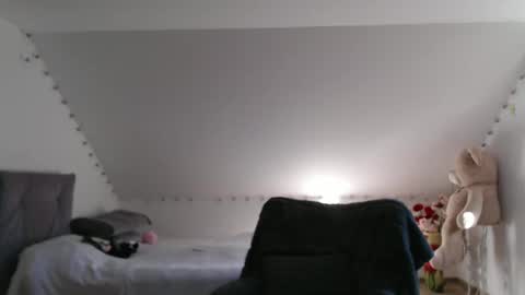 Snapshot of katalleya28 chatting on December 19, 10:24 am Katalleya online show from December 19, 10:24 am