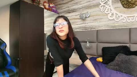 Snapshot of katana_blade chatting on April 29, 9:43 pm online show from April 29, 9:43 pm