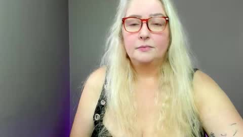 Kat D Sinclair online show from November 30, 3:38 pm