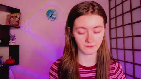 Snapshot of kate_cuddle chatting on December 11, 5:32 am Kate online show from December 11, 5:32 am