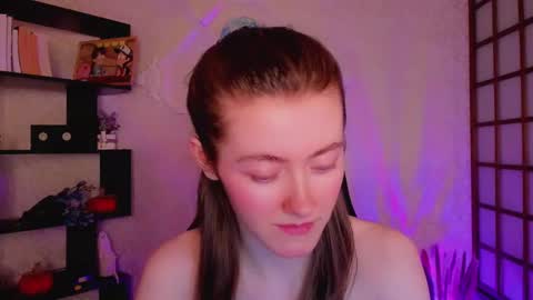Snapshot of kate_cuddle chatting on December 18, 5:15 am Kate online show from December 18, 5:15 am
